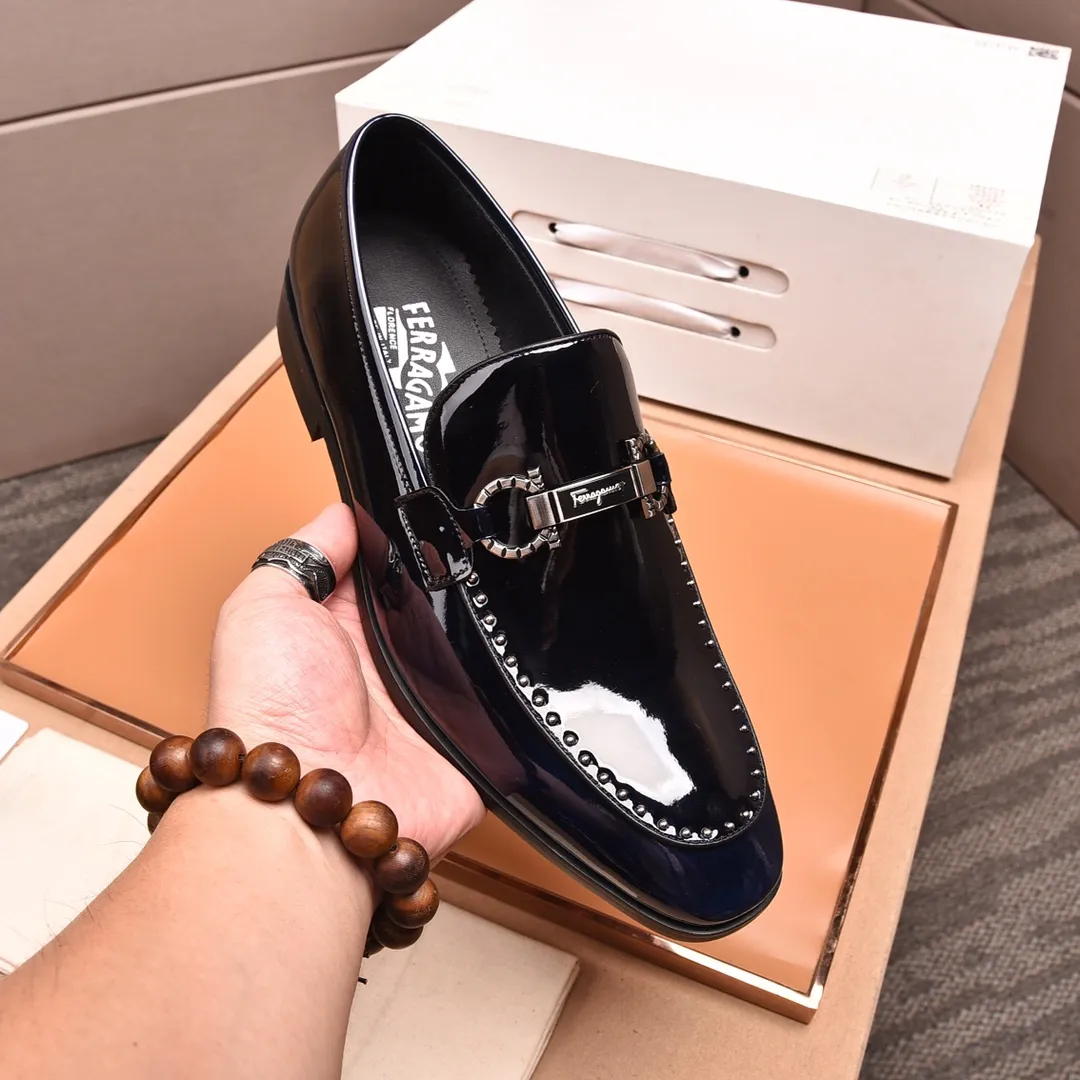 Men's shoes 💰540📛📛(water-dyed cowhide) Salvatore Ferragamo high-end (Salvatore Ferragamo) is the world's top luxury footwear brand. It comes from the fashion kingdom of Italy and is famous all over the world for its traditional handmade design and novel styles...🚶🏻🚶🏻New suit shoes are available simultaneously at the counter. This model is purely handmade. The fabric is imported from Italy's original first-layer cowhide. Soft water-dyed cowhide lining. Original authentic outsole🌀🌀Size: 38➖45